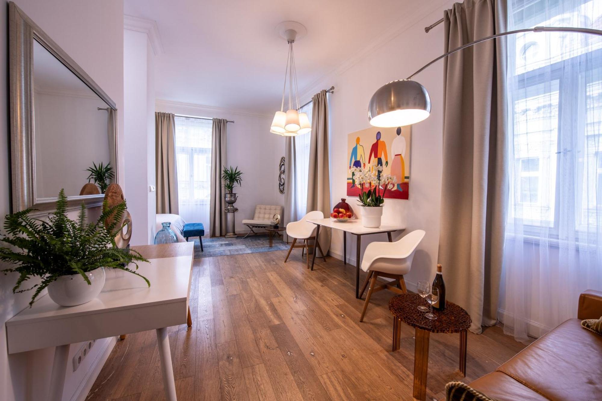 Modern Downtown Apt - Renovated, On Ideal Location Praag Buitenkant foto